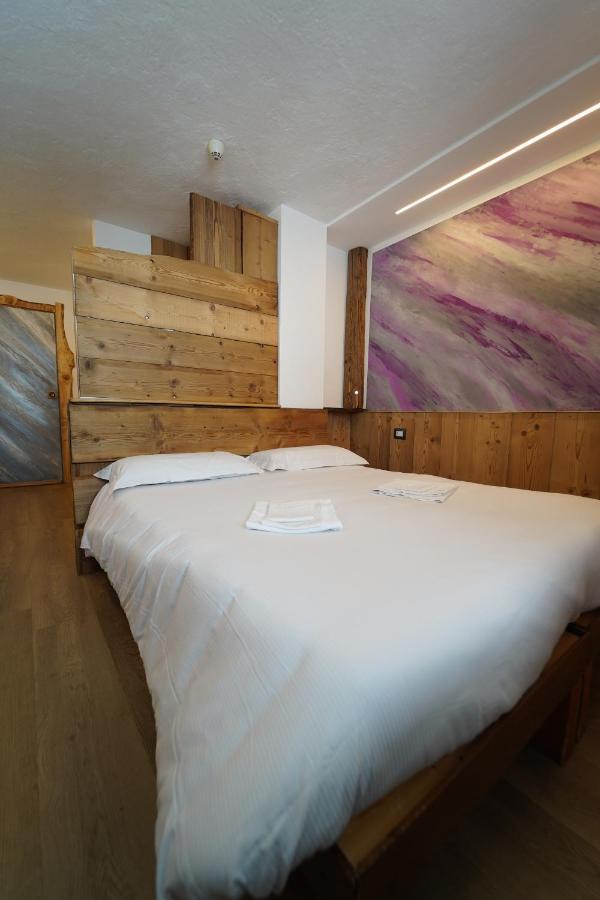 Hotel Lo Stambecco 브루일서비니아 외부 사진
