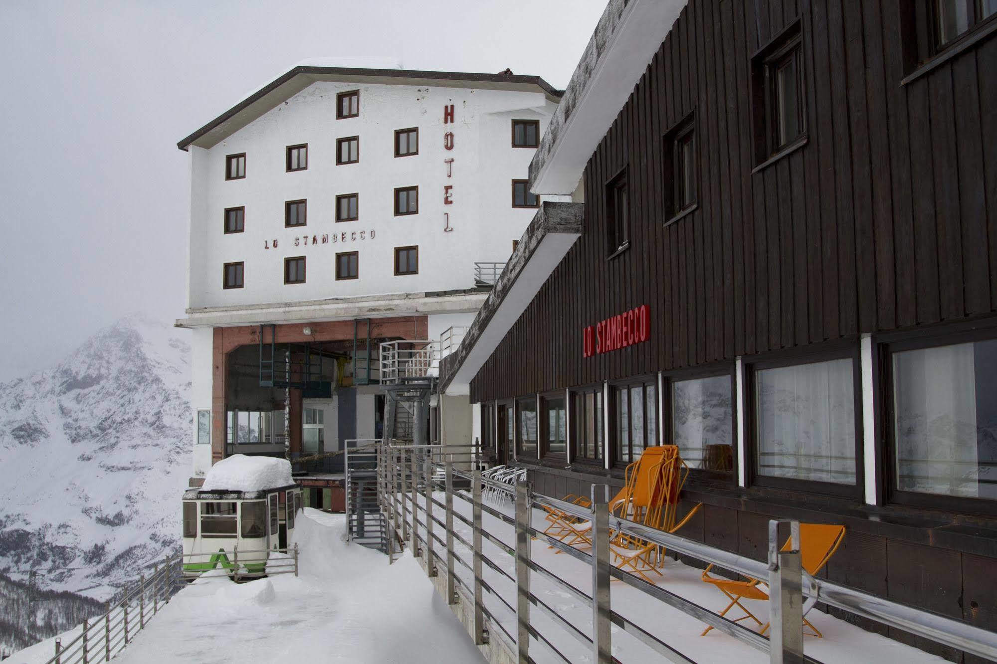 Hotel Lo Stambecco 브루일서비니아 외부 사진