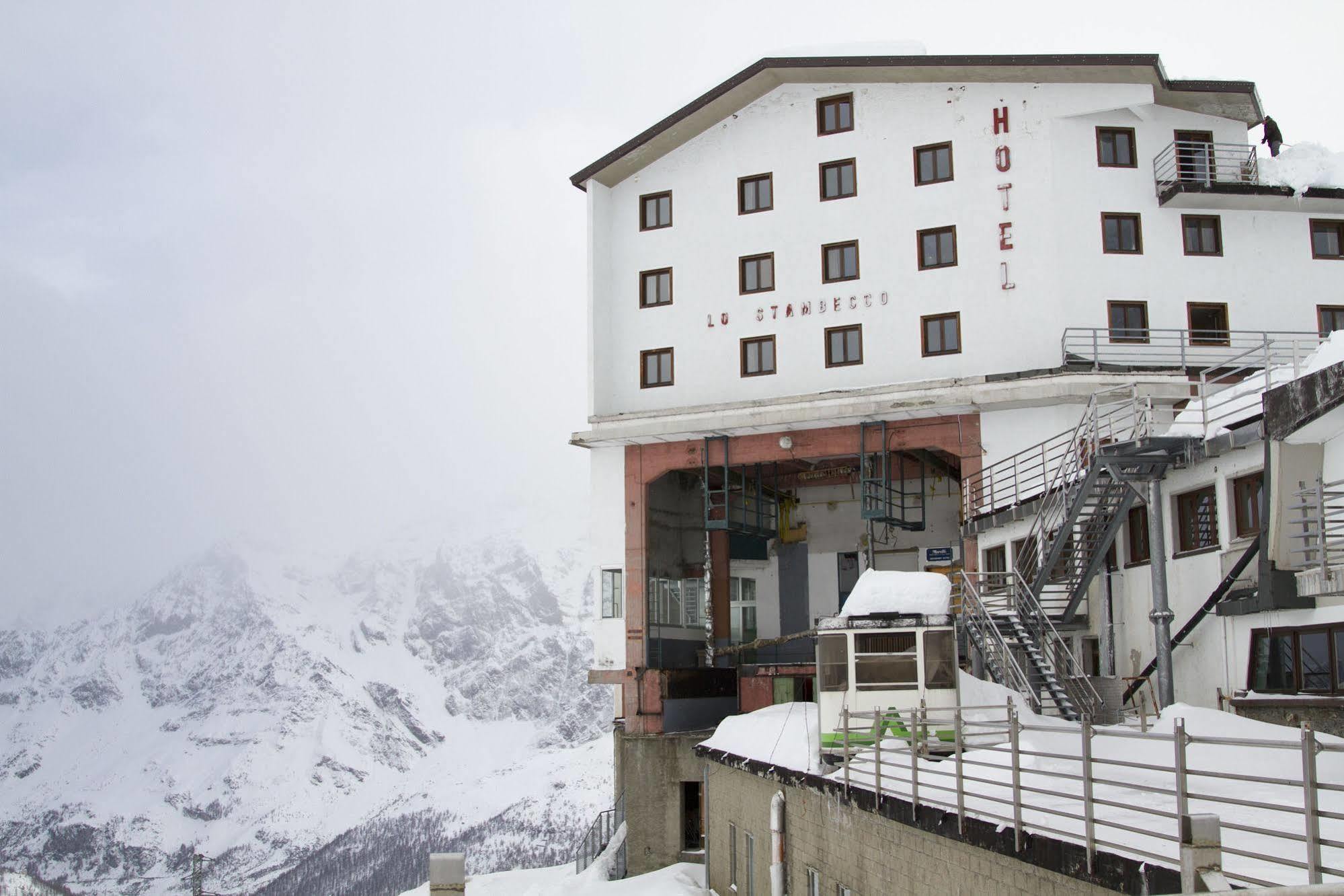 Hotel Lo Stambecco 브루일서비니아 외부 사진