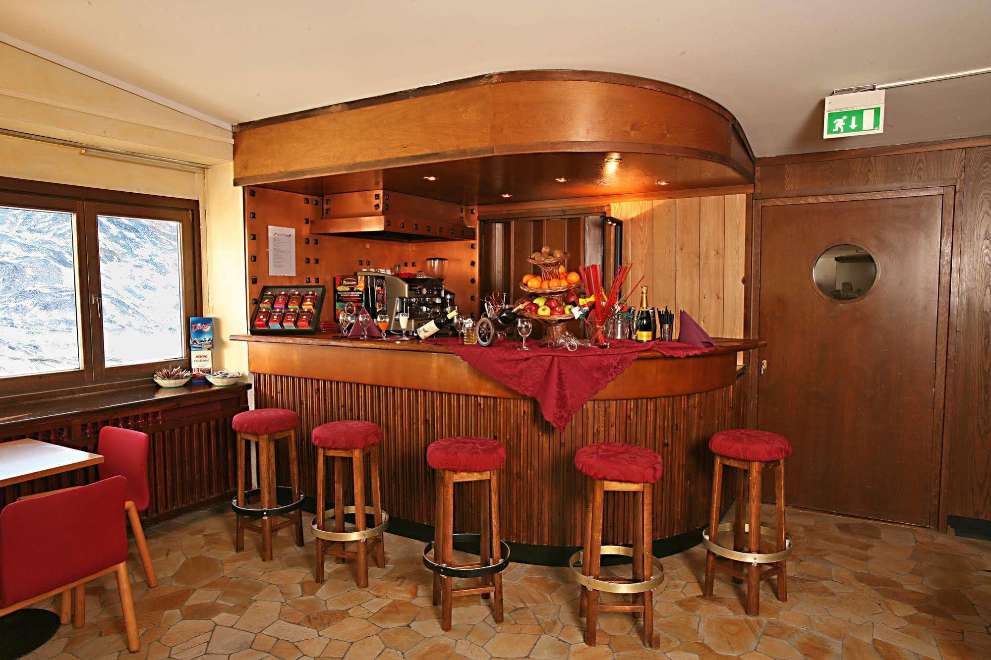 Hotel Lo Stambecco 브루일서비니아 외부 사진