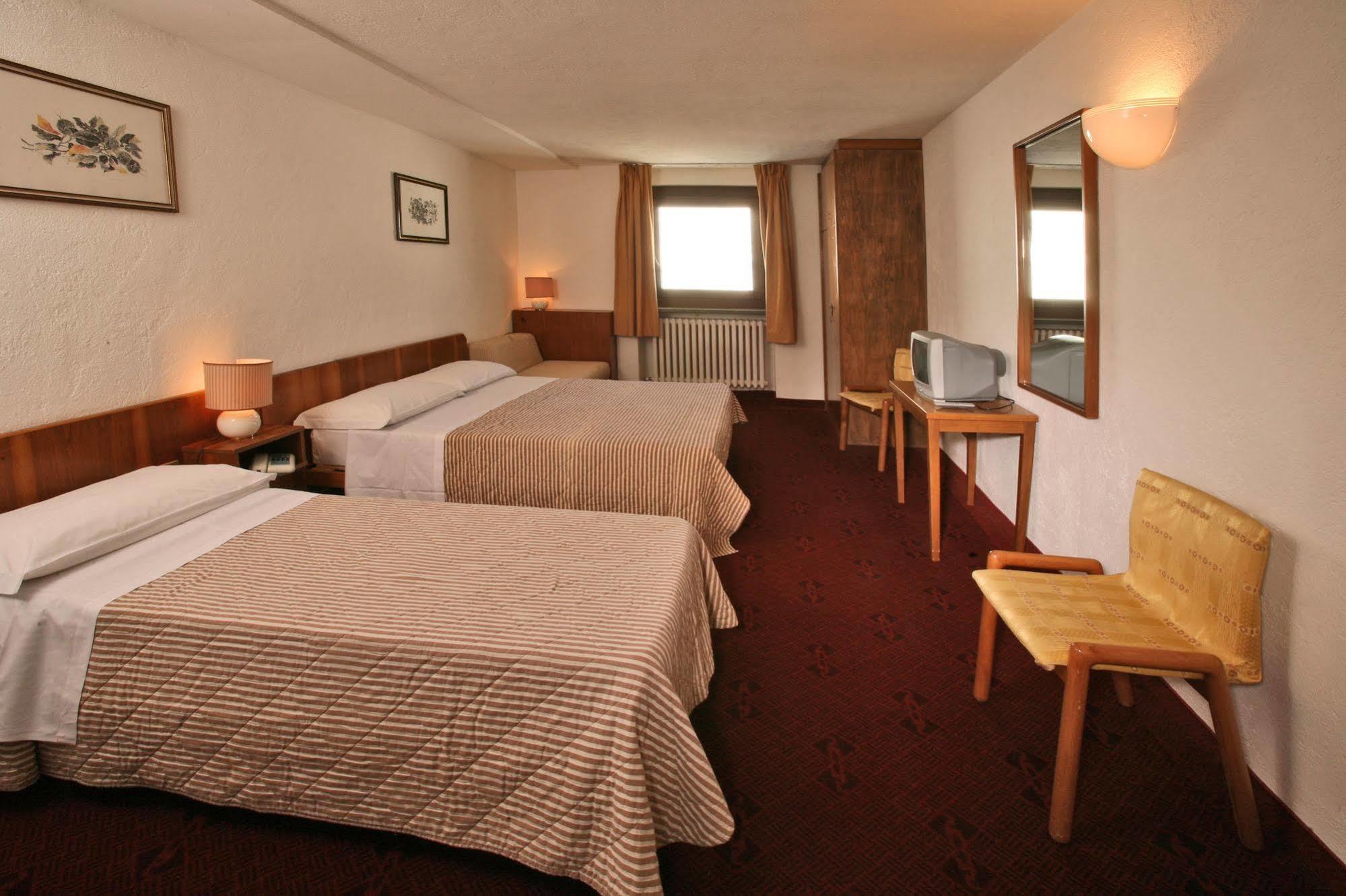 Hotel Lo Stambecco 브루일서비니아 외부 사진