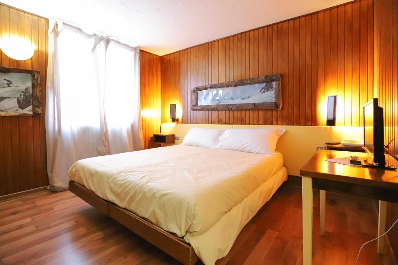 Hotel Lo Stambecco 브루일서비니아 외부 사진