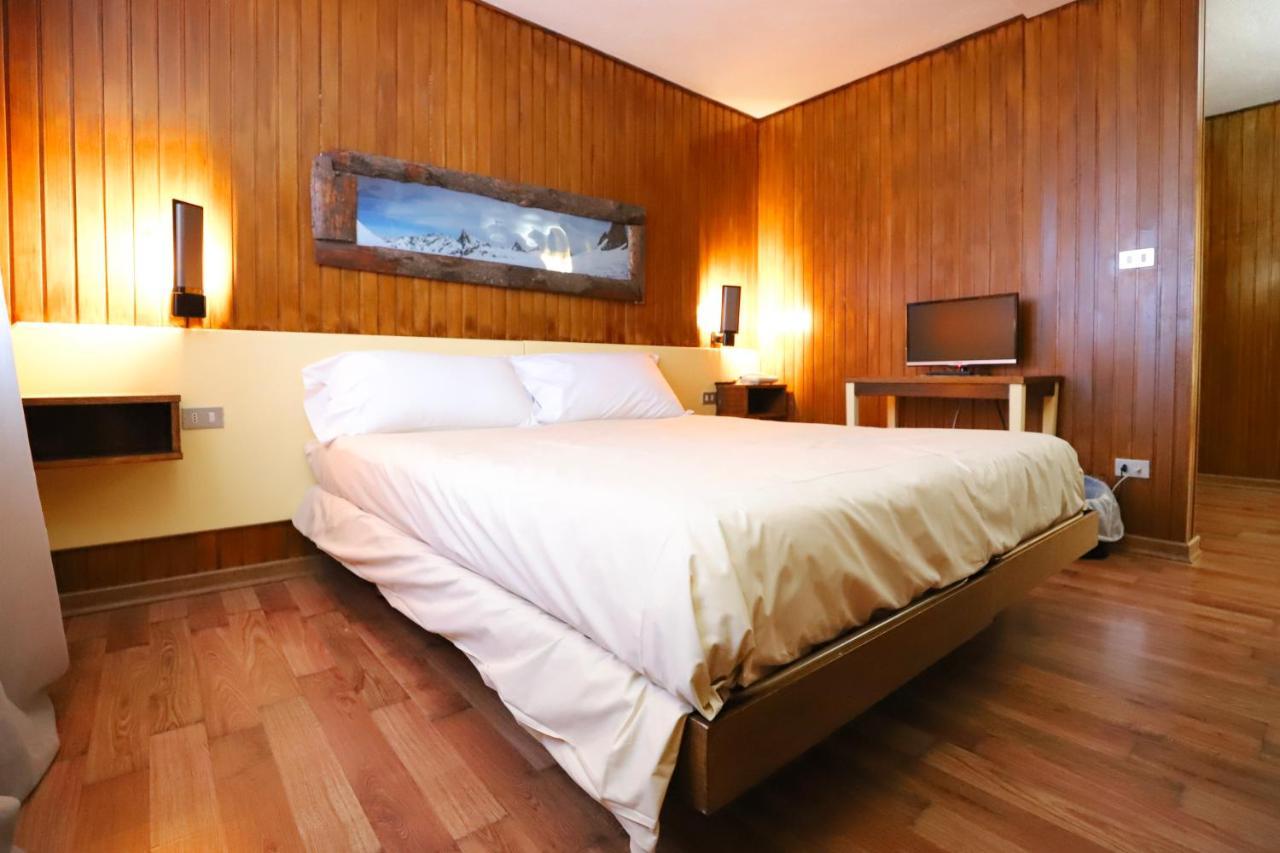 Hotel Lo Stambecco 브루일서비니아 외부 사진
