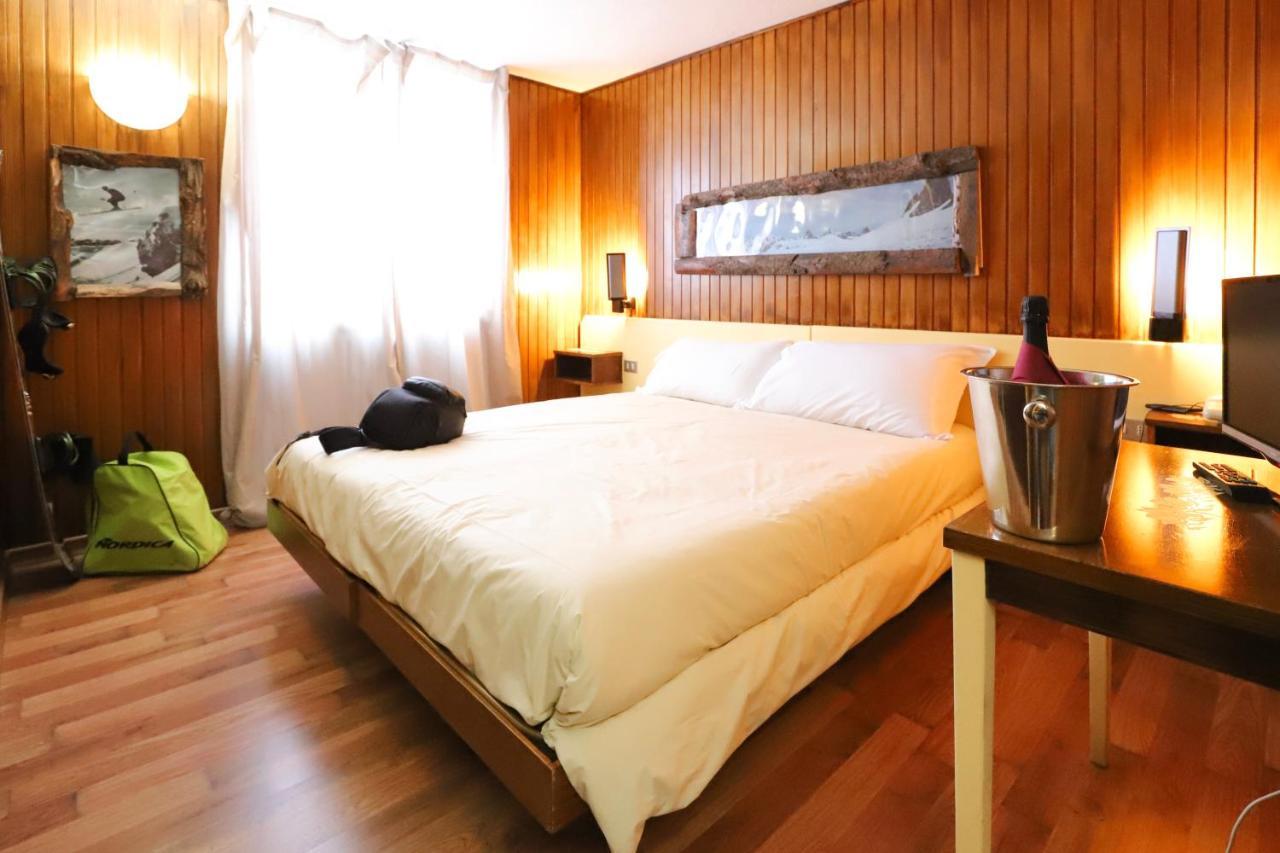 Hotel Lo Stambecco 브루일서비니아 외부 사진